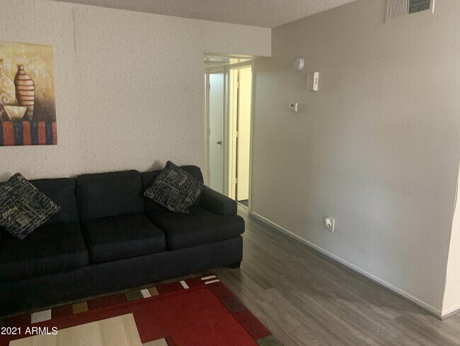 Foto del edificio - 700 E University Dr