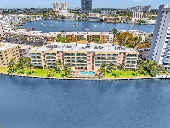 Foto del edificio - 201 Golden Isles Dr