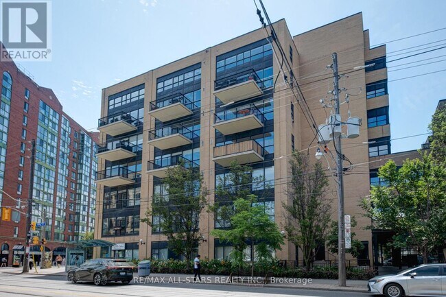 Photo du bâtiment - 833-833 King St W