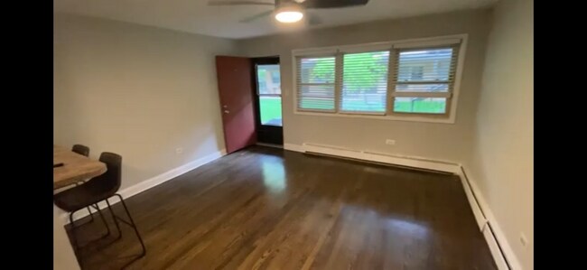 Building Photo - 1735 W Bryn Mawr Ave