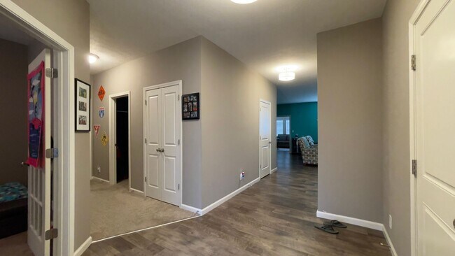 Building Photo - Fieldstone Crossing...3 Bedroom 2 Bath