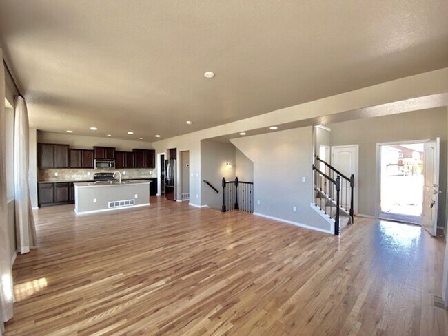 Foto del edificio - Hannah Ridge 2 Story Home with Unfinished Basement Minutes from Peterson AFB