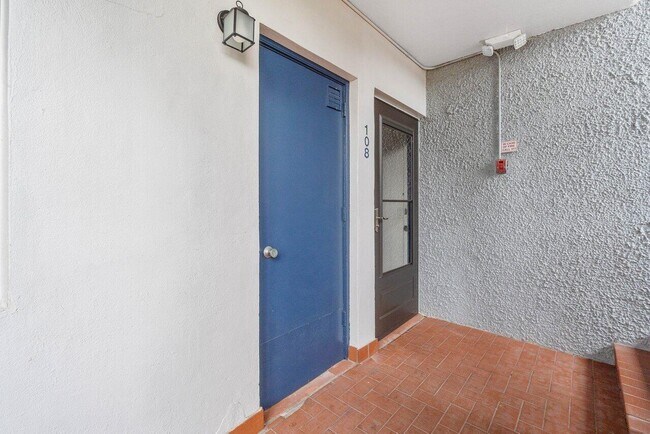 Foto del edificio - 4242 Deste Ct