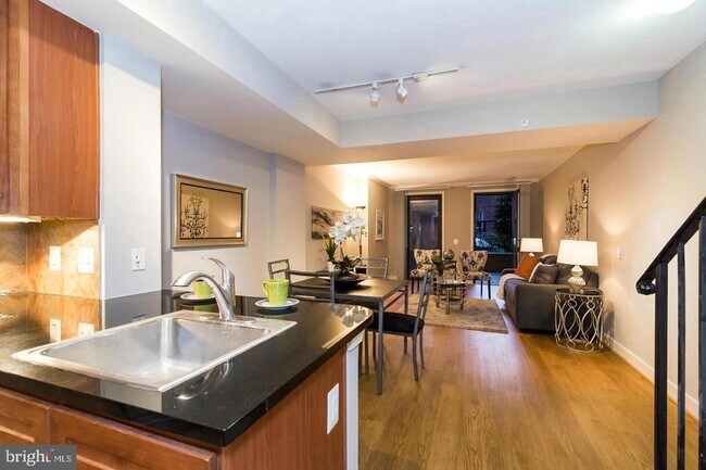 Foto del edificio - 616 E Street NW Unit 246