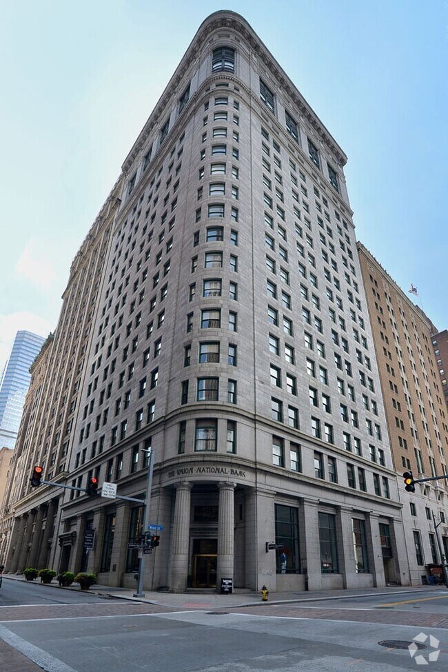 Building Photo - 306 4th Ave