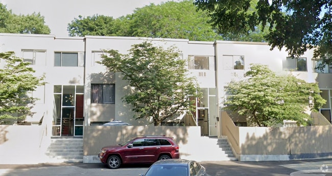 Building Photo - 39 Grove St