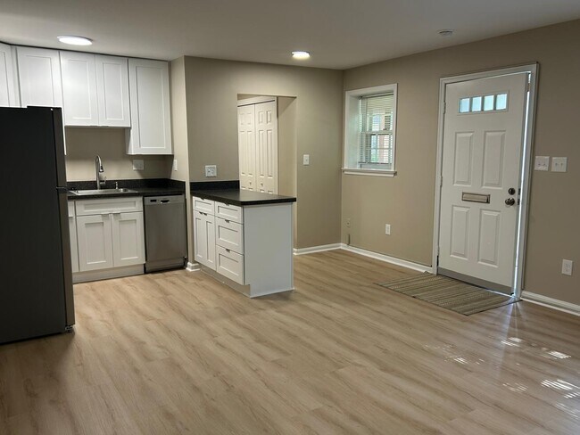 Building Photo - 6654 Hillandale Rd