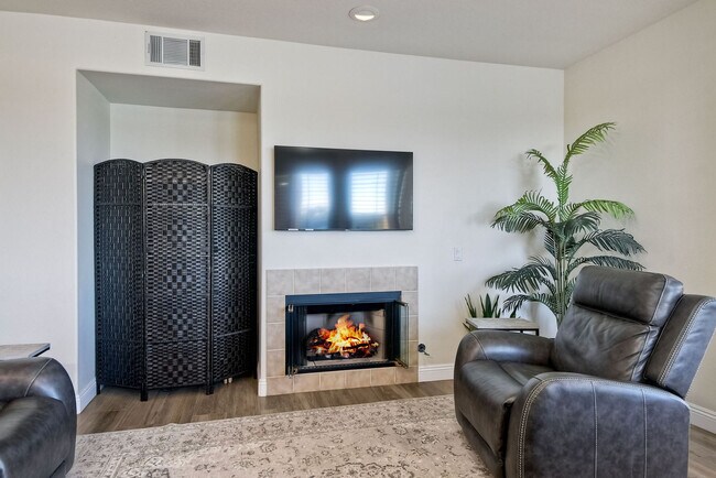 Building Photo - 4025 Canario St