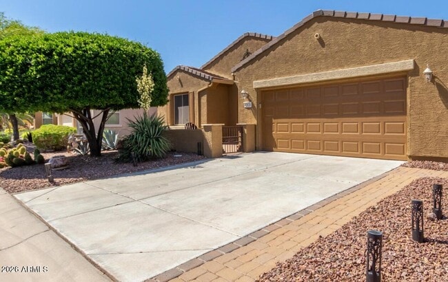 Building Photo - 42826 W Darter Dr