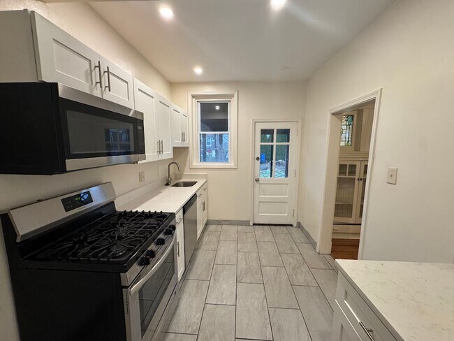 Building Photo - Great Morningside Row House with Front Porch!