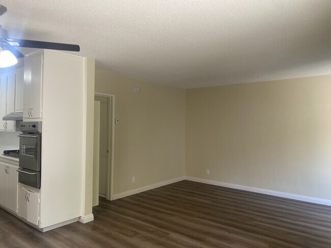 Modelo A - Tarzana Gardens