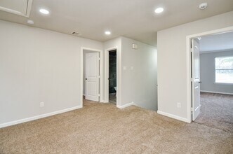 Building Photo - 13410 Cricklewood Creek Ln