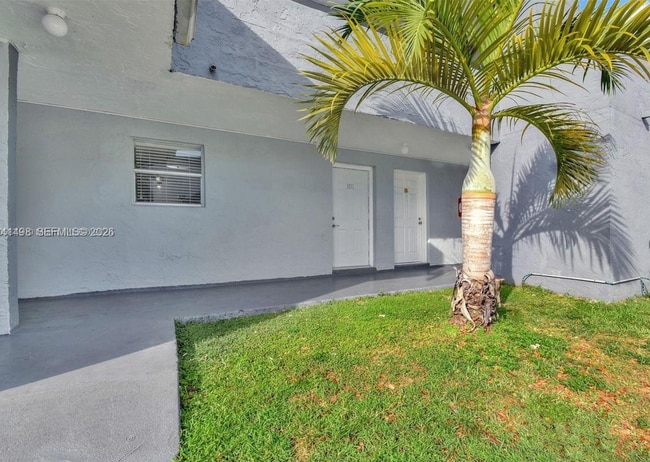 Building Photo - 9371 Fontainebleau Blvd