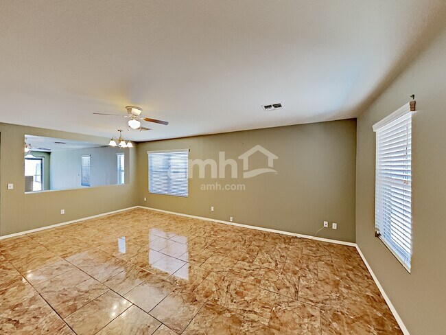 Foto del edificio - 15762 W Gelding Drive