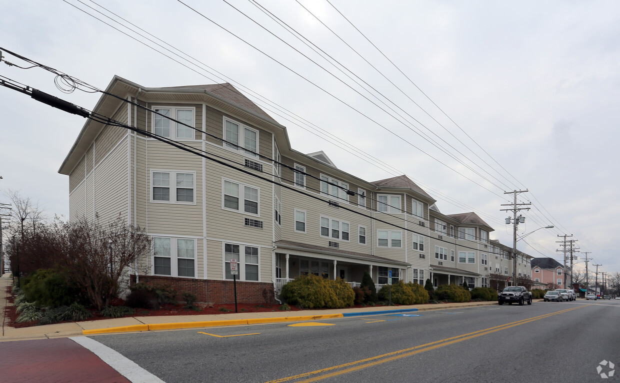 Primary Photo - Town Center Apartments