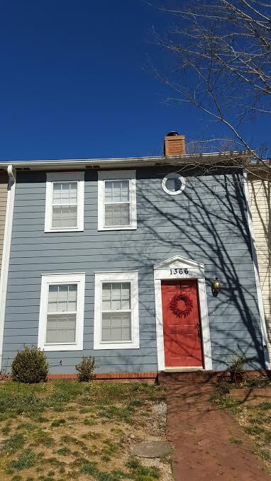 Building Photo - 1366 E Masonic Dr