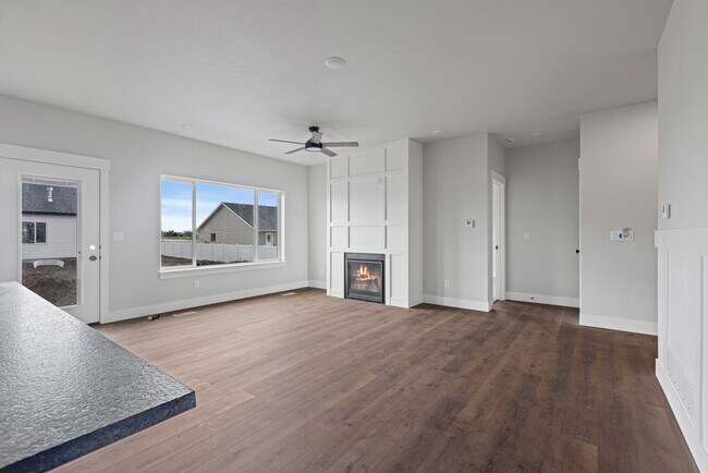 Foto del edificio - Modern 5 Bed, 4 Bath Twin Home in Sugar City!