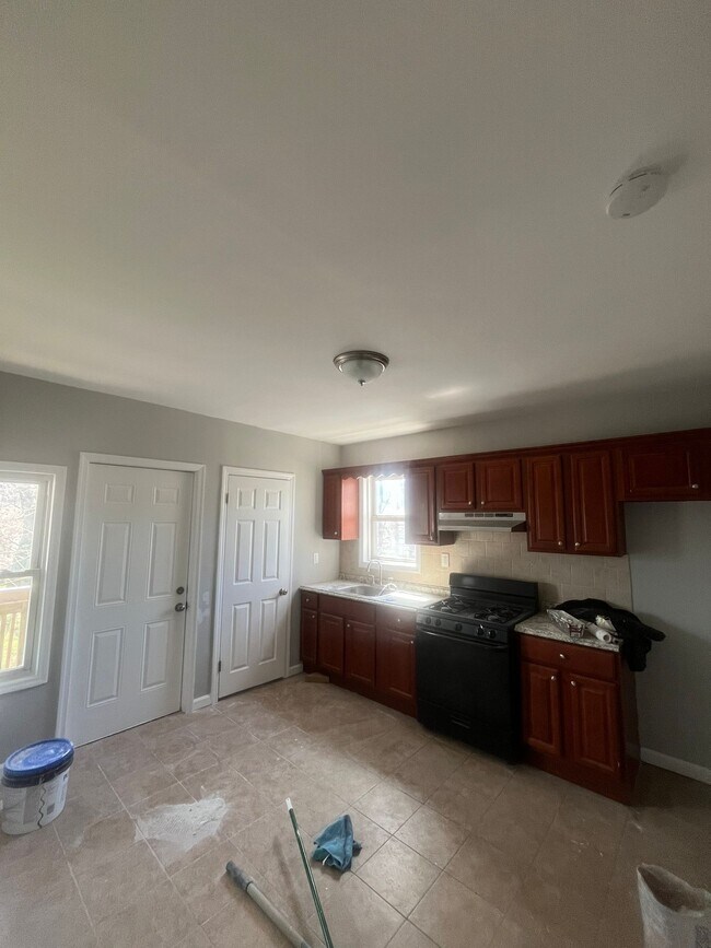 Building Photo - 186 Matthew St