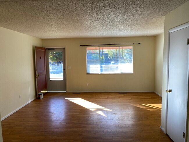 Foto del edificio - 1295 Aikins Way