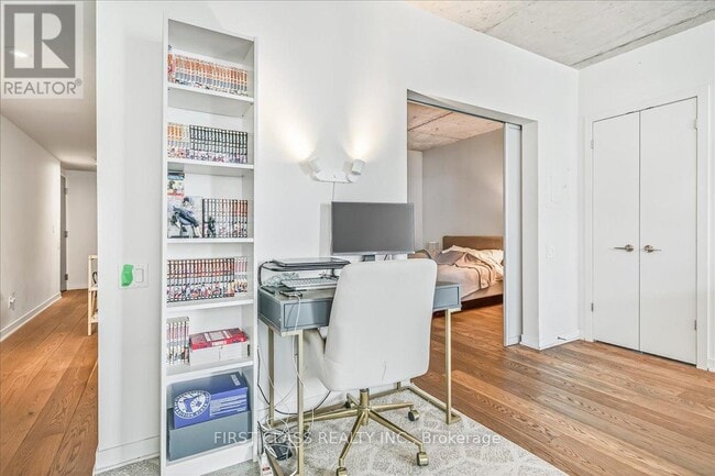 Building Photo - 95 Bathurst St