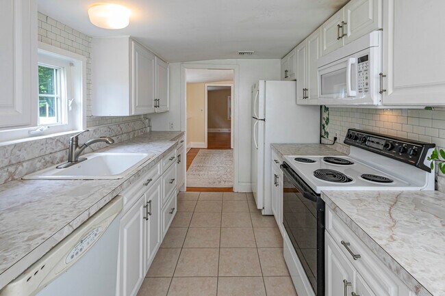 Foto del edificio - 16 Van Kirk Rd