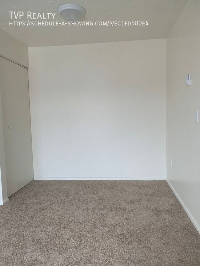 Foto del edificio - 123 Fox Hill Ln