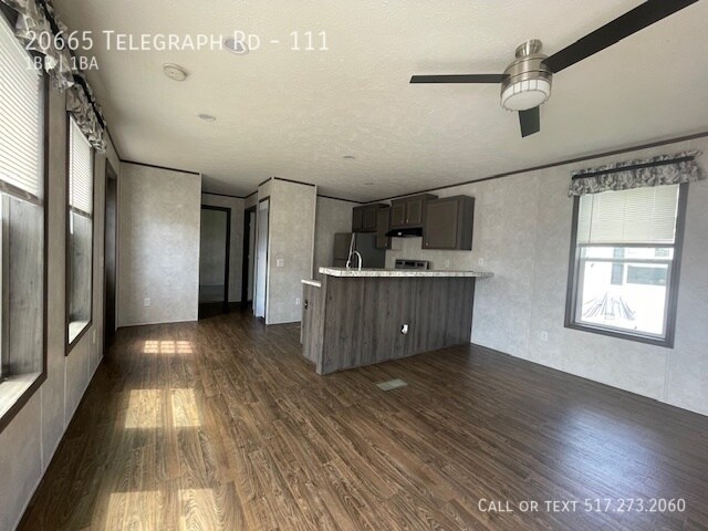 Foto del edificio - 20665 Telegraph Rd