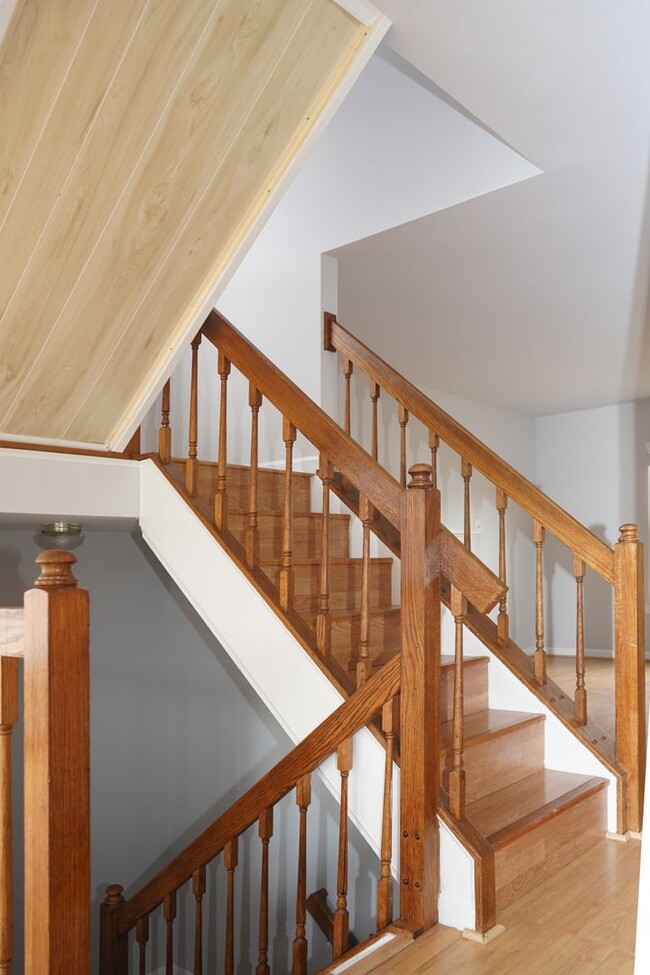 Foto del edificio - 4 Bedroom 3.5 Bath Townhome in Woodbridge, VA
