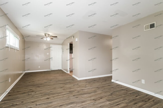 Building Photo - 18 Brightwell Ct