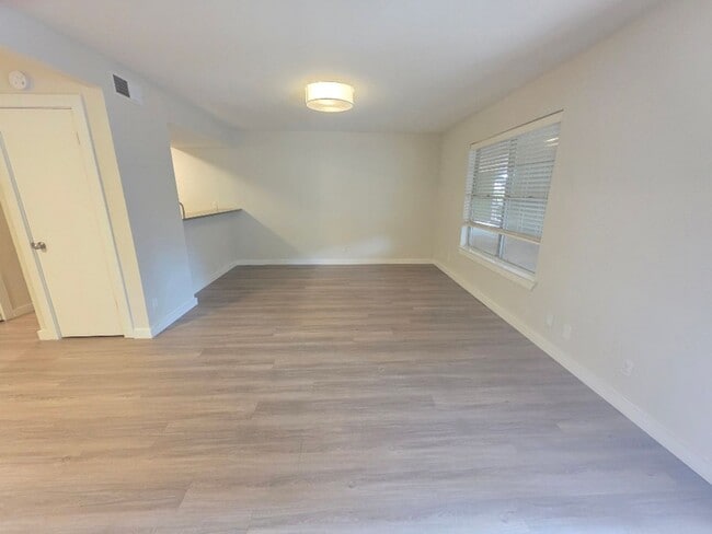 Interior Photo - Kensington Court