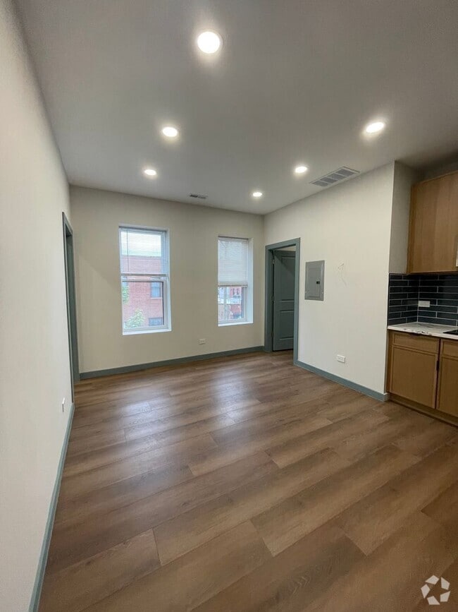 Building Photo - 1001 W 31st St