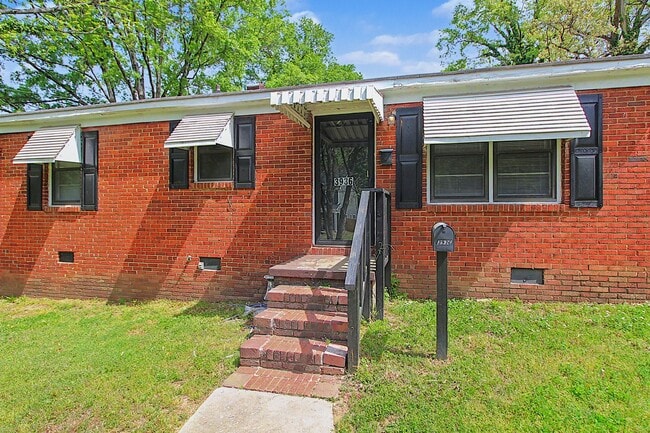 Building Photo - Cozy Remodeled Bungalow
