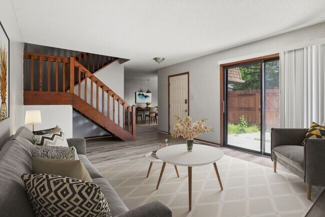 Foto del edificio - Spacious Updated 2 Bedroom 1.5 Bath Townhomes