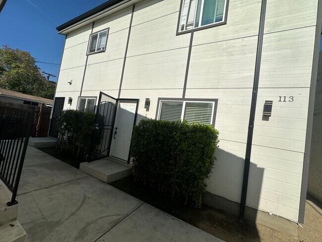 Building Photo - 115 W 86th Pl