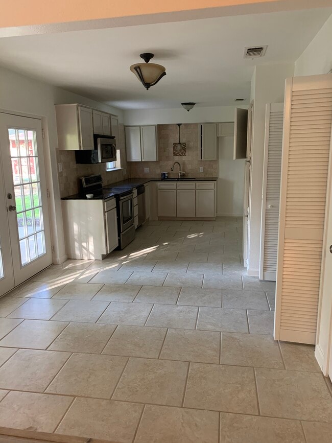 Building Photo - 9720 Leland Ln