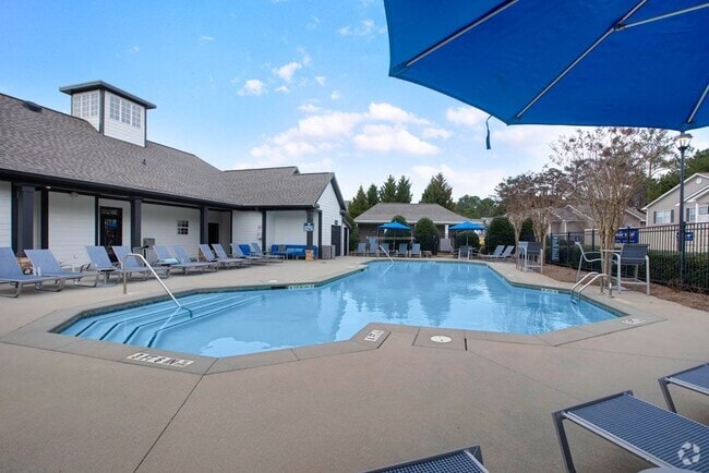 Resort-style Swimming Pool and Deck - Icon Cartersville Apartments