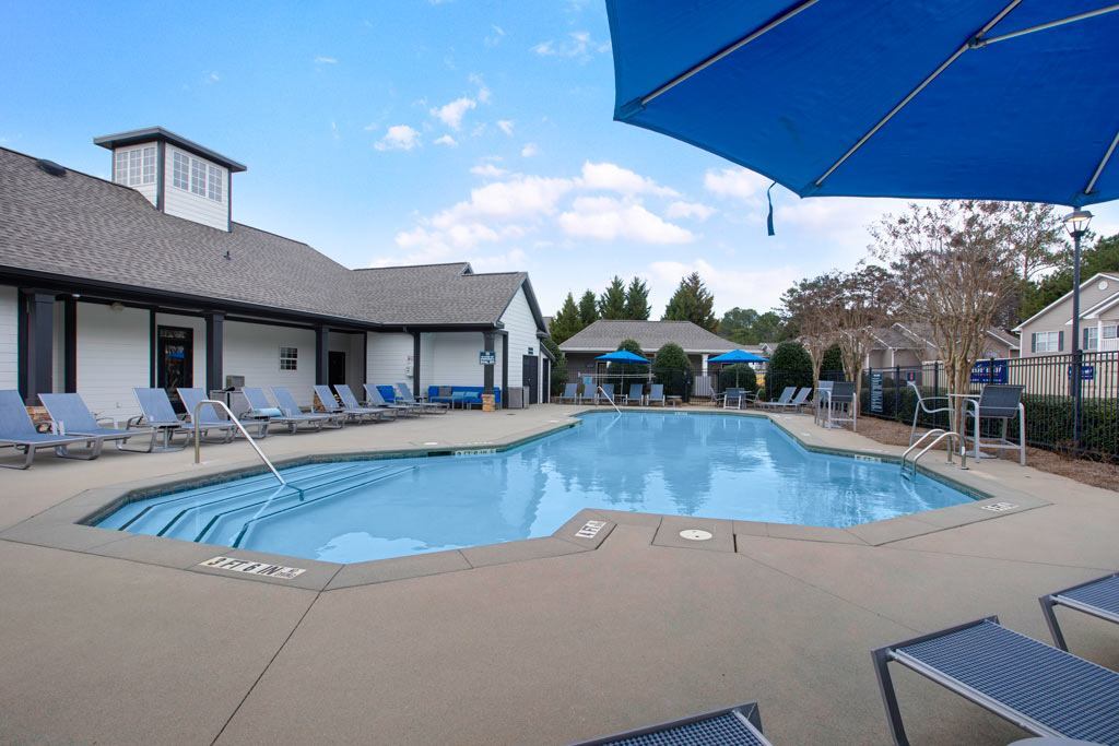 Resort-style Swimming Pool and Deck - Icon Cartersville Apartments