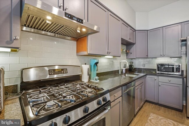 Foto del edificio - 1117c 10th St NW