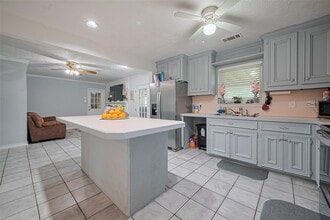 Building Photo - 13351 Oak Leaf Ln