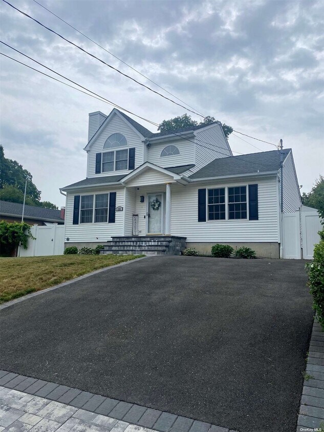 131 Dana Ave, Mastic, NY 11950 House Rental in Mastic, NY