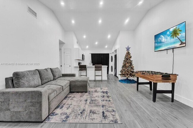 Foto del edificio - 20328 NW 33rd Ave