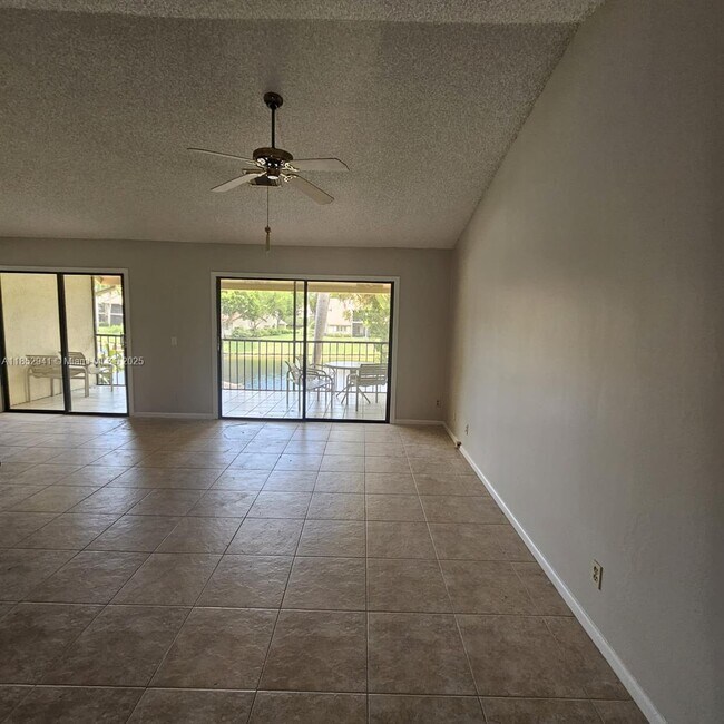 Building Photo - 5621 Coach House Cir