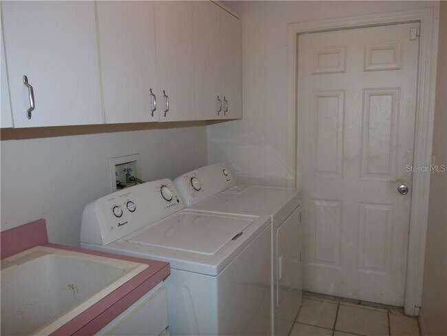 Building Photo - 4528 Dumont St