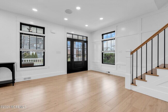 Building Photo - 2017 5th Ave