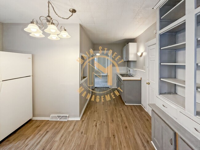 Foto del edificio - 2 Bed 1 Bath Single Family Home + Bonus Room