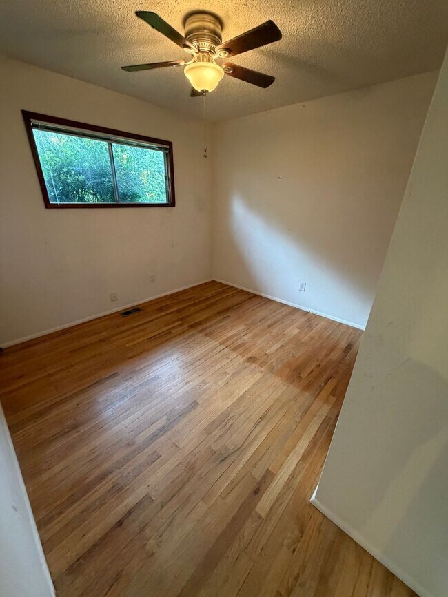 Foto del edificio - Upper unit duplex with views!