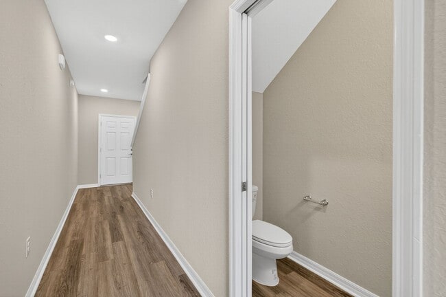 Building Photo - Spacious 4bed - With Amenities!