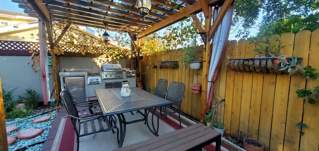 Foto del edificio - 5910 Yarmouth Ave