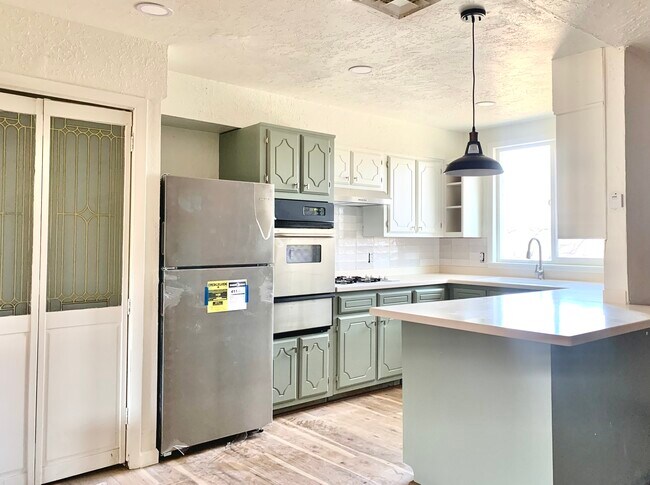 Building Photo - 375 Coy Ave