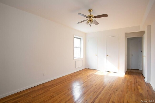 Building Photo - 525 Bronxville Rd
